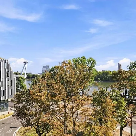 Modern Vydrica With Balcony & River View アパート